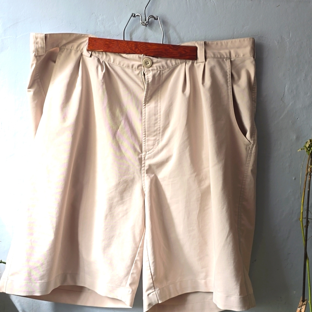 Men's Under Armour Tan Khaki Lightweight No Wrinkle Golf Shorts  38